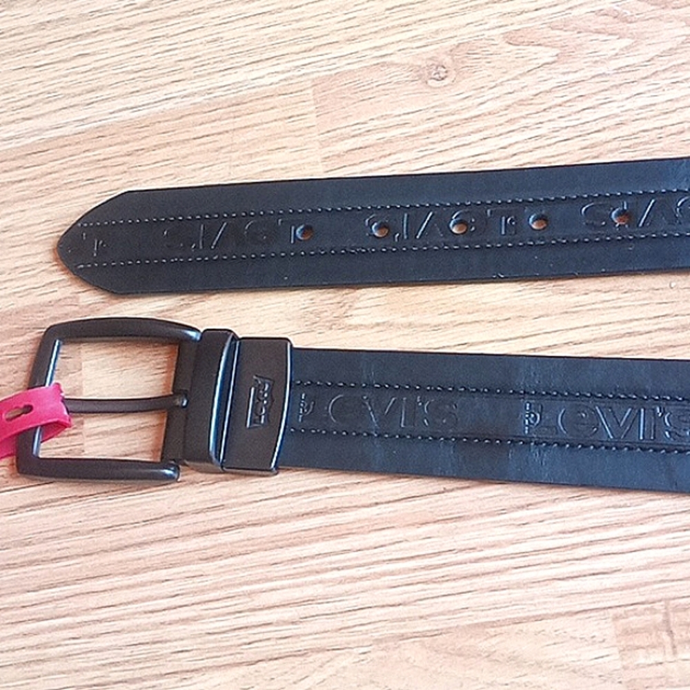NWT Levi's Mens reversible belt black, brown sz. S 30-32 - Picture 2 of 10